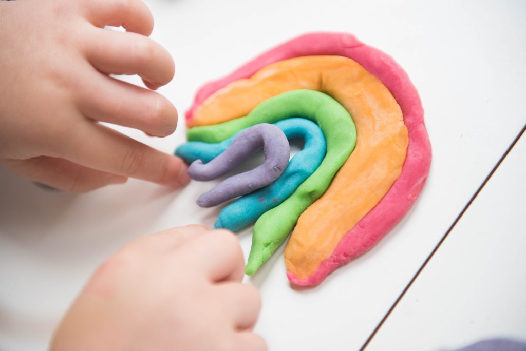 Brisbane Kids Parties - art inspired party activity